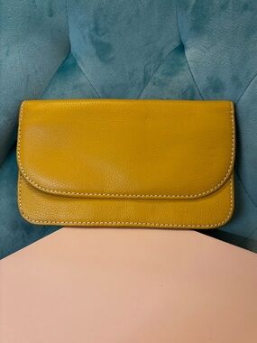 Guang Tong Genuine Leather Yellow Clutch Wallet w/ Snap Closure